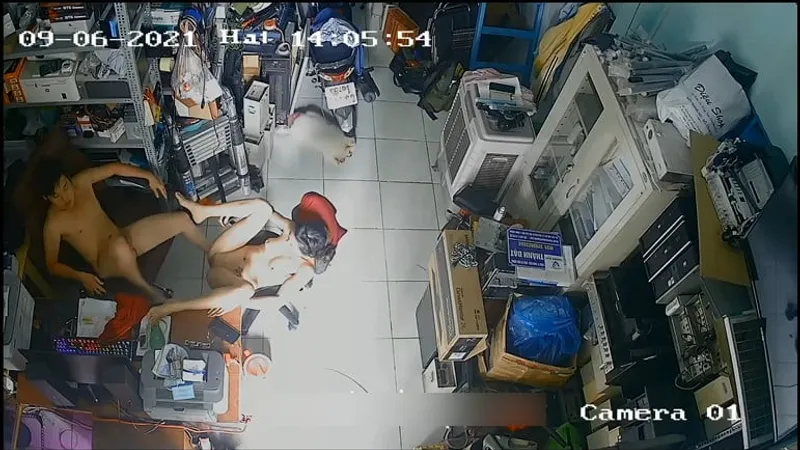 Cô vợ chồng xxx nhau trong của cặc máy tính