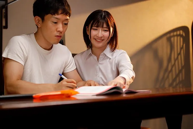 Nữ gia sư bị gài bẫy biến thành thiên thần nhỏ tình dục cho gia đình biến thái