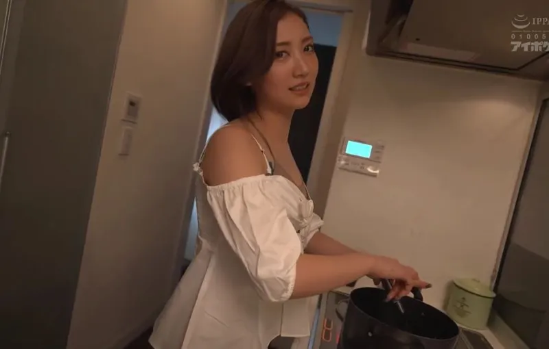 Cậu em chồng số hưởng và người bạn gái của anh trai có chiếc lưỡi điêu luyện