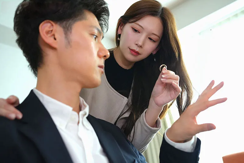 Bà xã đi đi chơi, ông chồng ở nhà bị nhỏ em bà xã gạ chịch không trượt phát nào